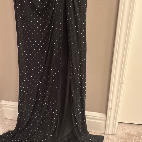 Extremely flattering evening dress gown - Picture 5 of 7